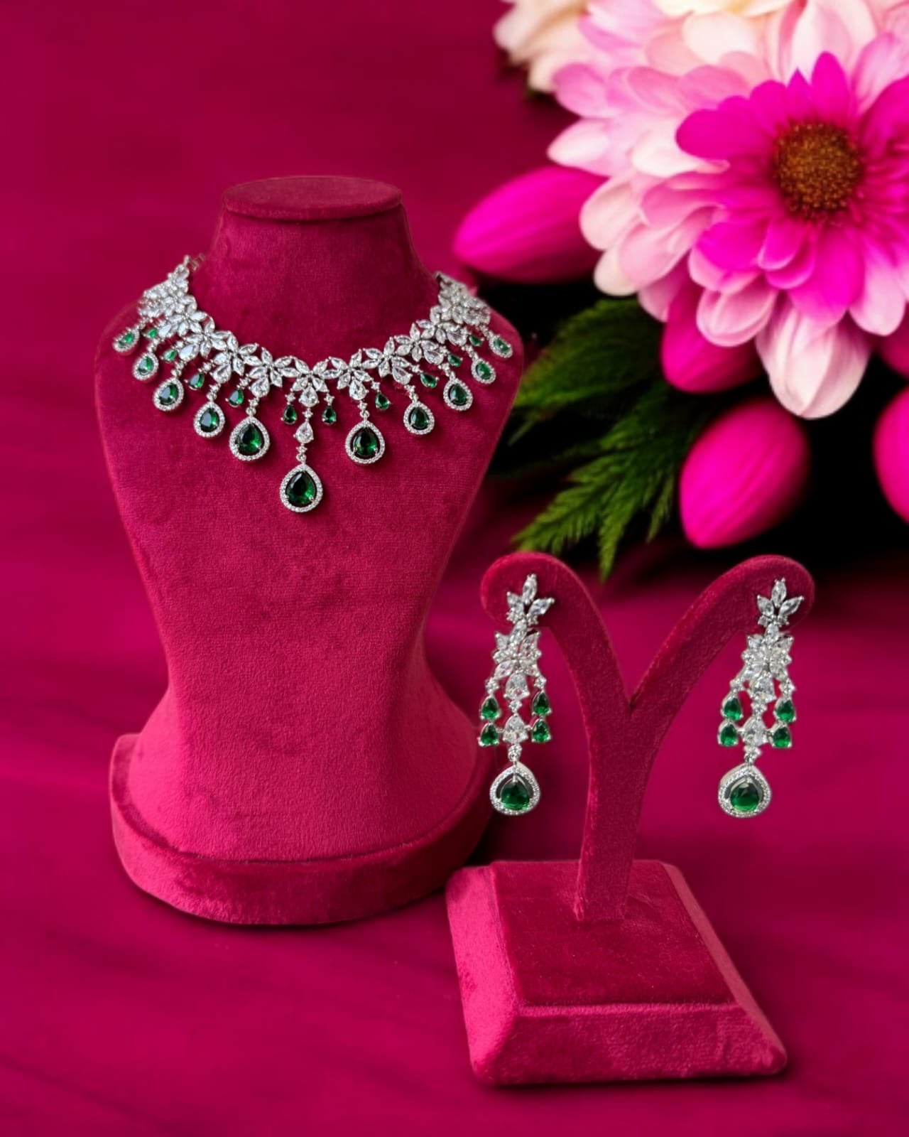 Emerald Teardrop Diamond Necklace Set