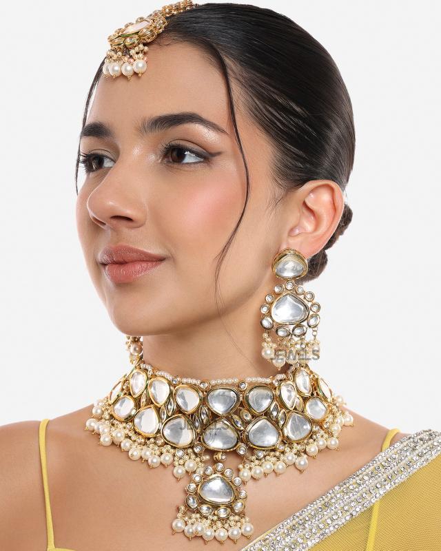 What To Wear When: Choker Necklaces vs Layered Jewellery | WeddingBazaar