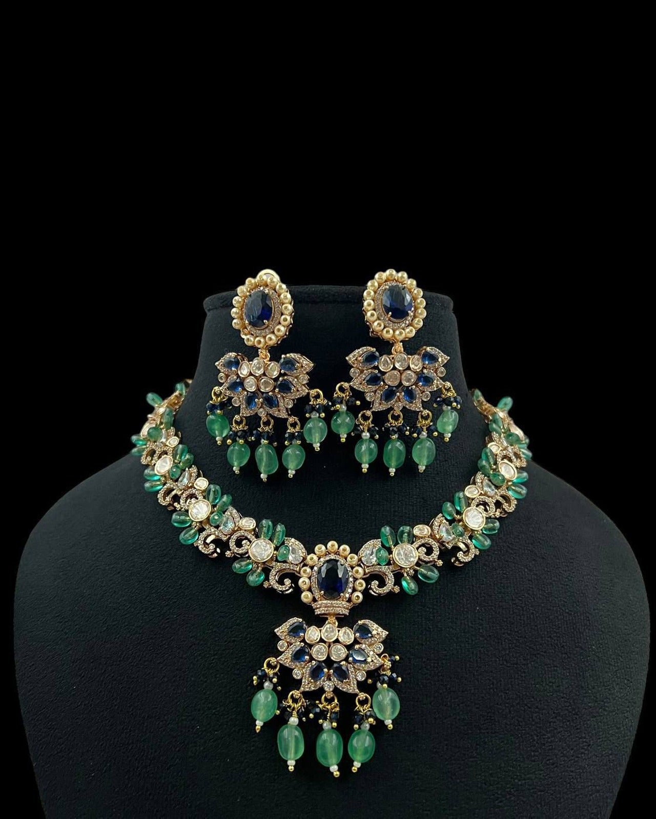 Traditional Green Choker Necklace Set