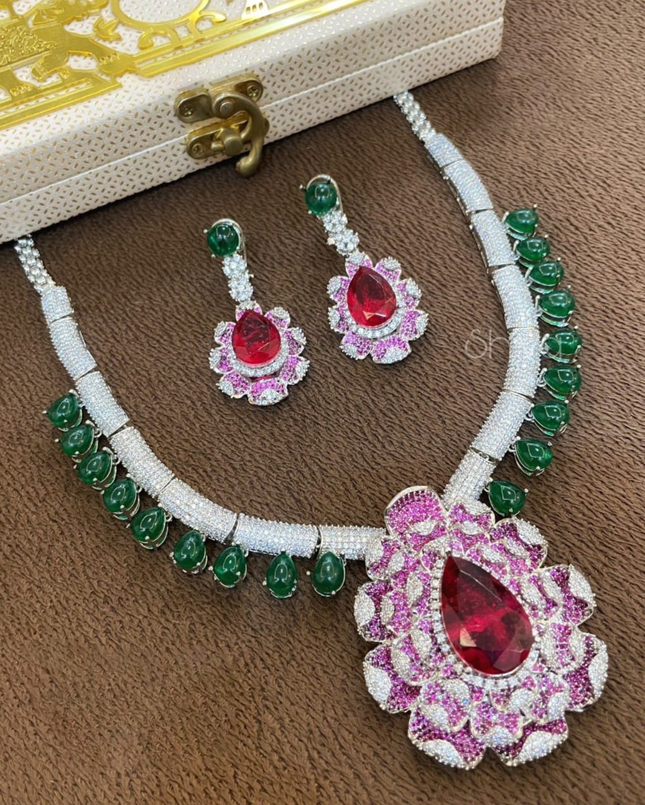 Designer Diamond Necklace Set.