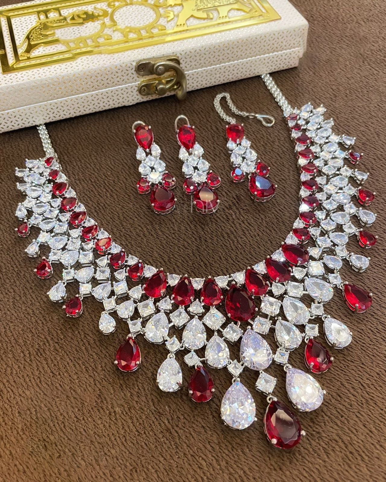 Sparkling Diamond Fashion Necklace Set