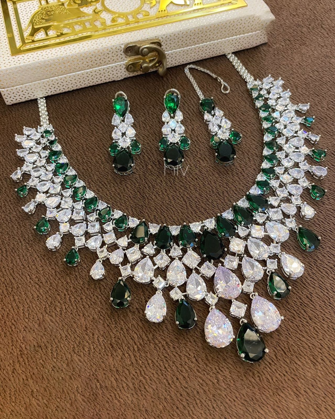 Sparkling Diamond Fashion Necklace Set