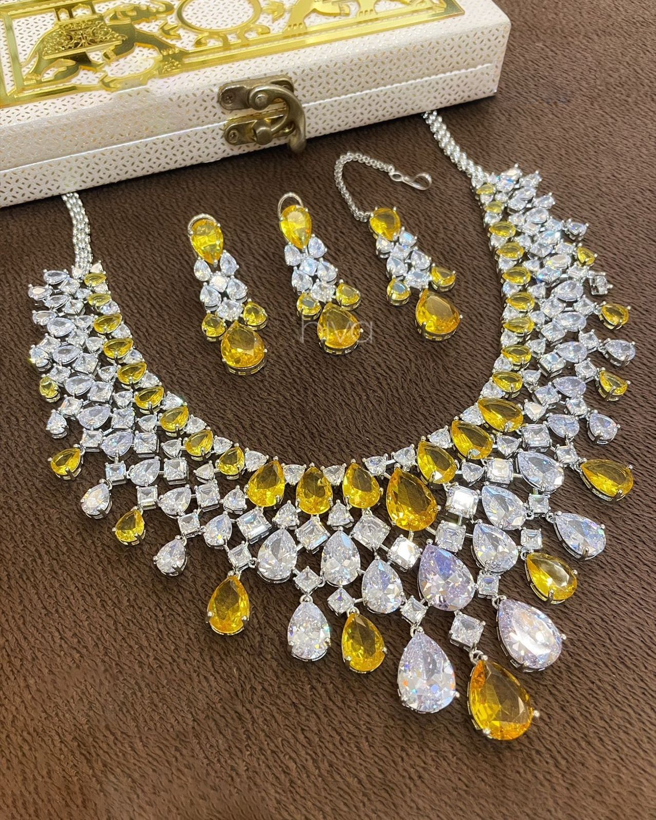 Sparkling Diamond Fashion Necklace Set