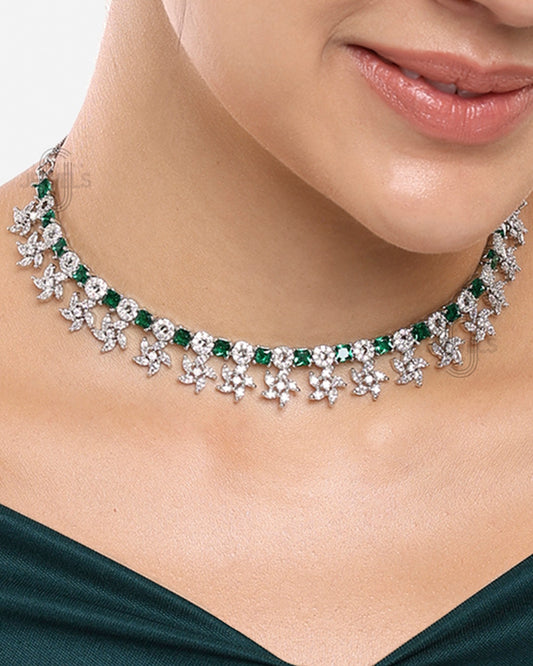 Stylish Emerald Diamond Set